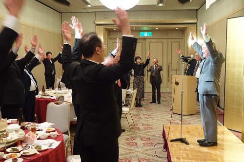 閉会