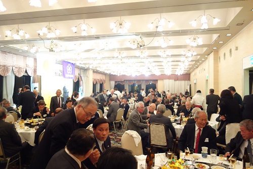 和やかに会場