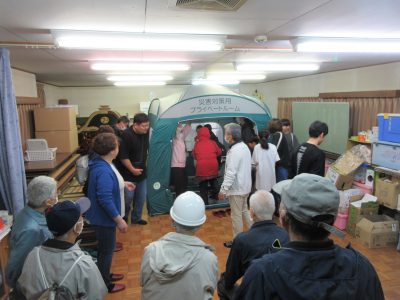 テント内を自由に見ていただきました