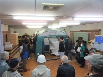 内部にアルミシートを設置します