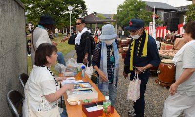 まずは、横枕町のはすの里公園へ